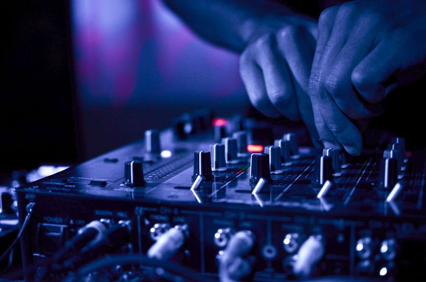 Audio Engineering at its best: 8 Great Mixing Tips! featured image