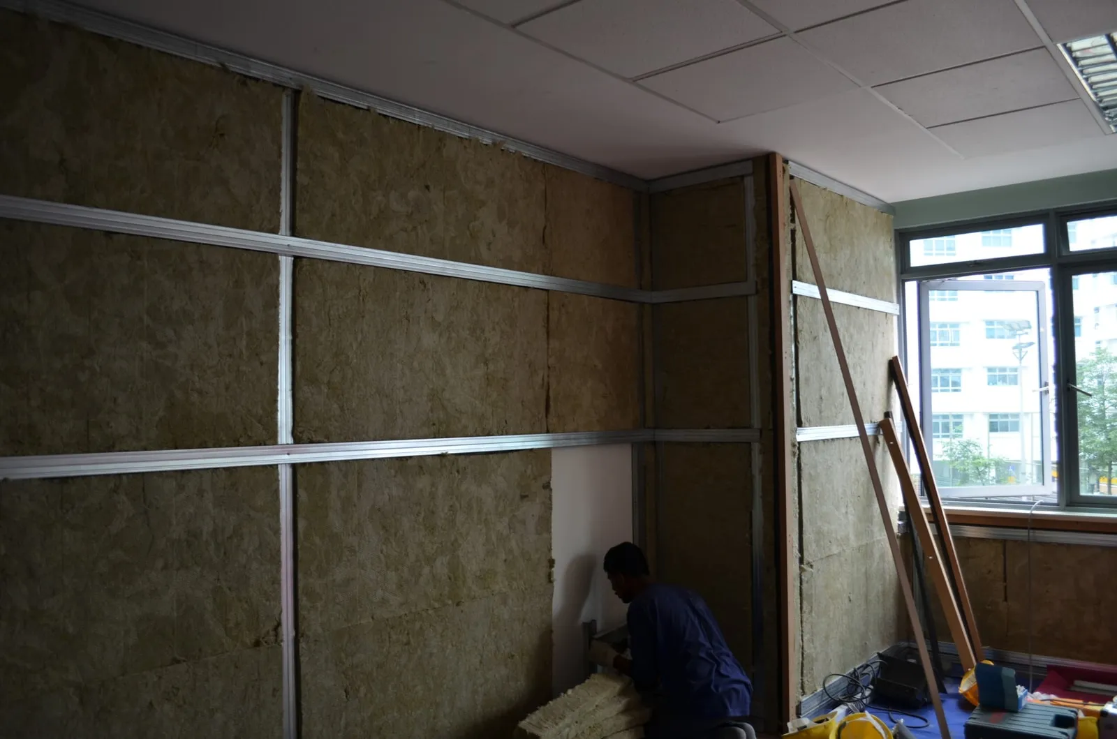 Subframing with 40kg/m3 rockwool filled in cavities